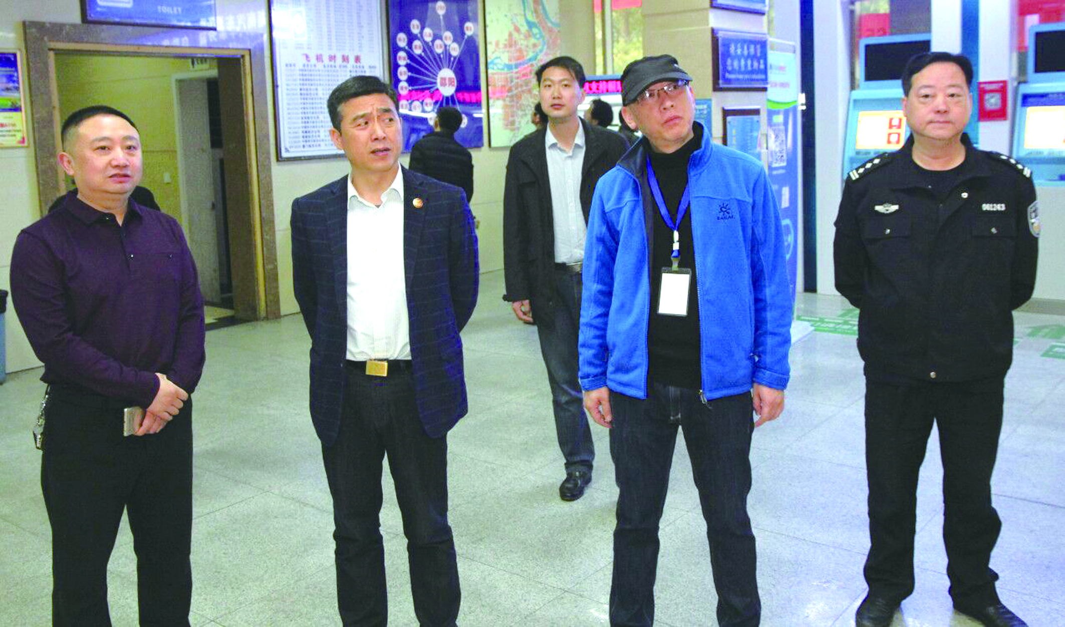 3月16日上午，以省委保衛(wèi)處處長(zhǎng)尹年春為組長(zhǎng)的反恐安全檢查組到市汽車北站開展反恐安全檢查